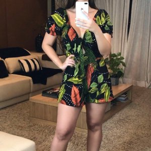 Macaquinho Floral - Fundo Preto - Image 1