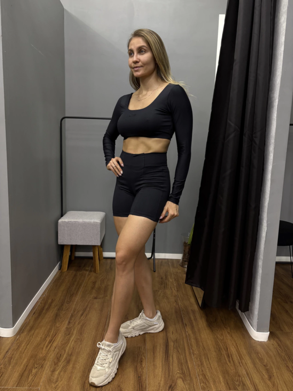 Cropped Manga Longa Preto