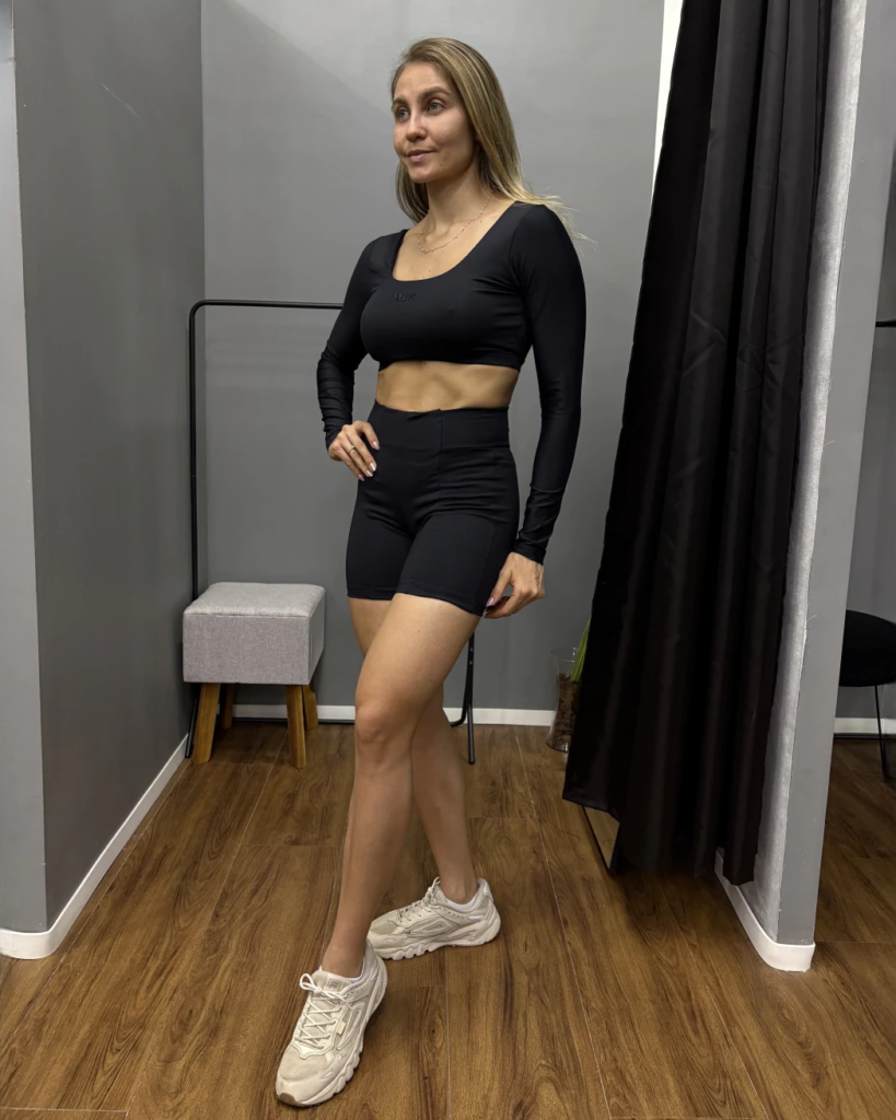 Cropped Manga Longa Preto