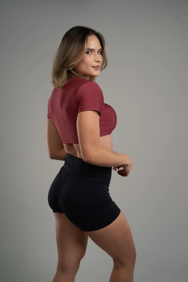 Cropped Manga Curta Vinho