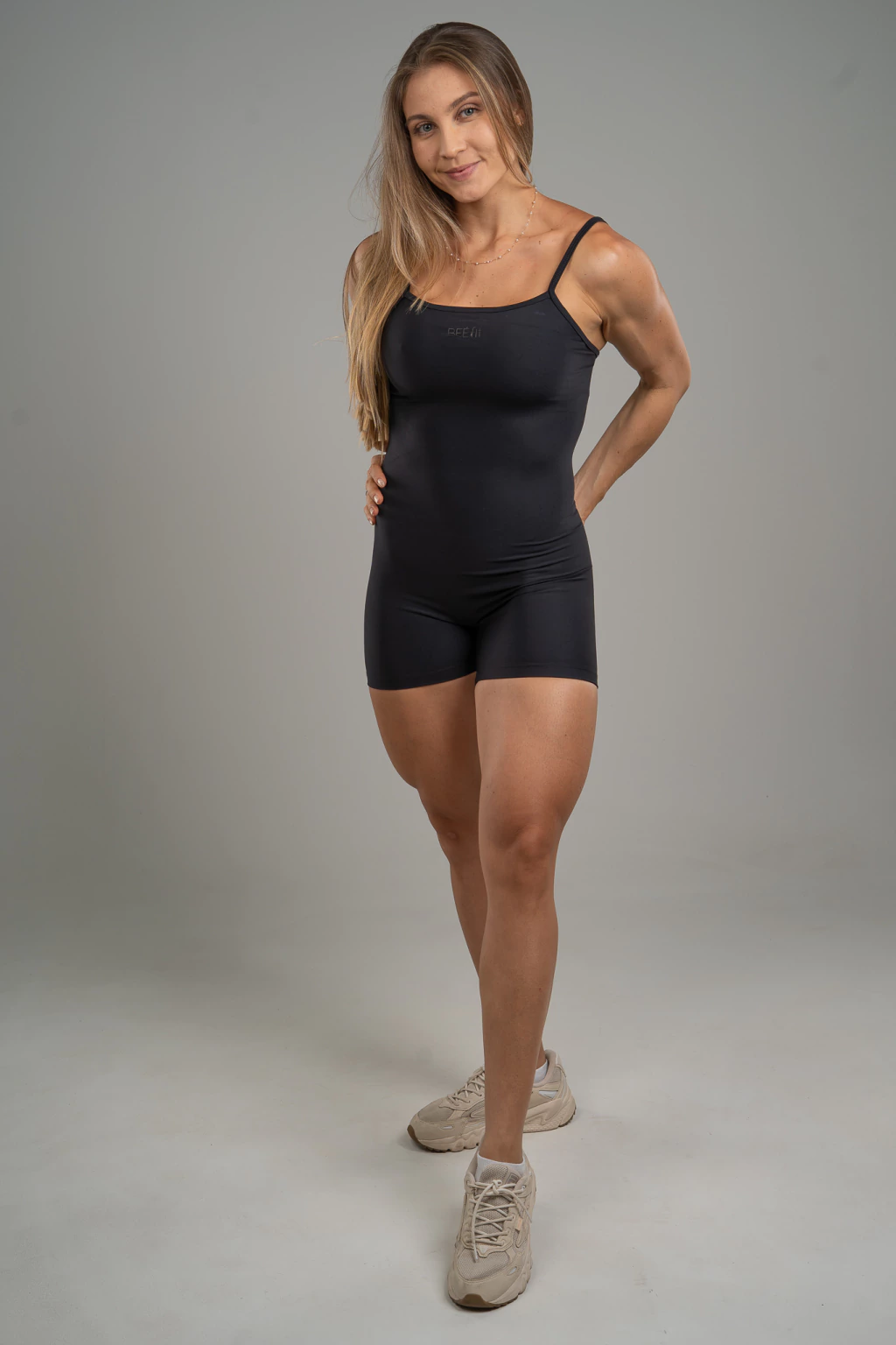 Macaquinho Preto Frente Única - Image 3